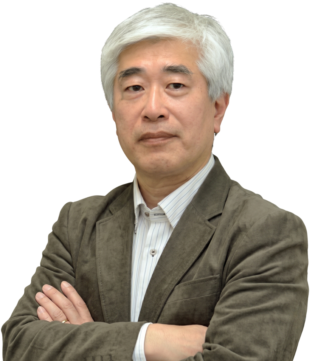 市岡繁男（腕組みポーズ）